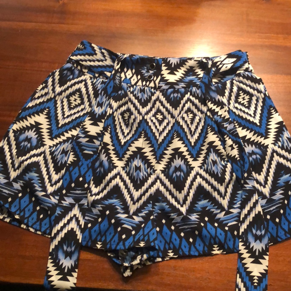 Aztec shorts w attached belt